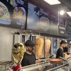 Kebab Podolskiego: Gdzie kupić? Adres, menu i opinie