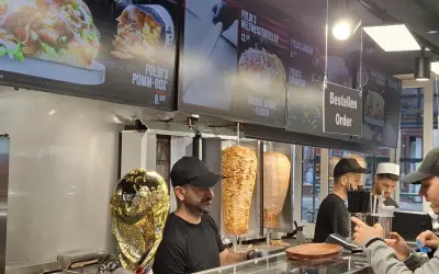 Kebab Podolskiego: Gdzie kupić? Adres, menu i opinie