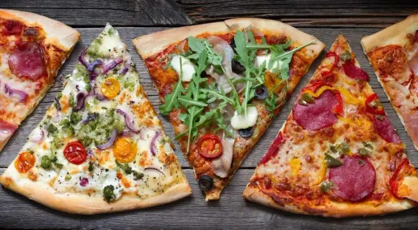 Najlepsze składniki na pizzę: od klasyki po nietypowe połączenia