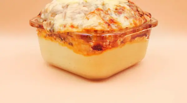 Pizza z mikrofali: Chrupiący spód w 5 minut - przepis ekspresowy