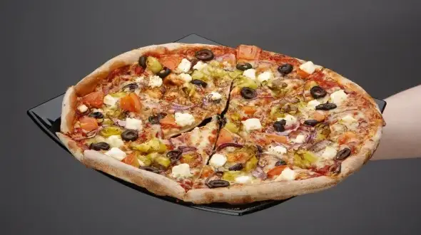 Ile kcal ma pizza neapolitańska? Sprawdź kalorie i składniki