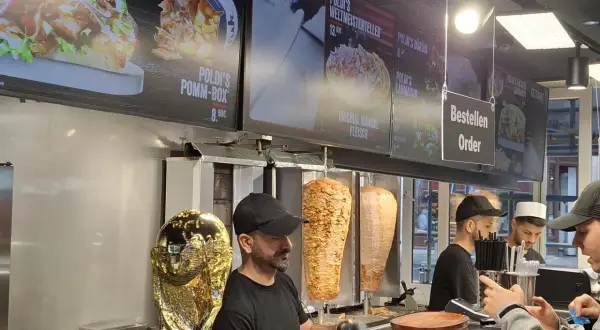 Kebab Podolskiego: Gdzie kupić? Adres, menu i opinie