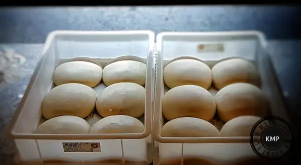 Ile powinno wyrastać ciasto na pizzę? Od 1,5 do 72h