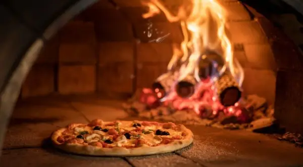 Pizza w piekarniku elektrycznym: Jaka temperatura da idealny efekt?