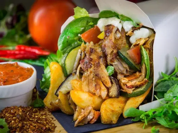 Kebab box kalorie: Ile ma i jak wybrać lżejszą wersję?