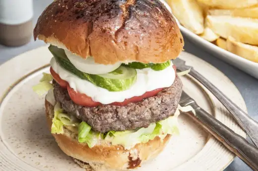 Idealny domowy hamburger: przepis, triki i 7 grzechów głównych
